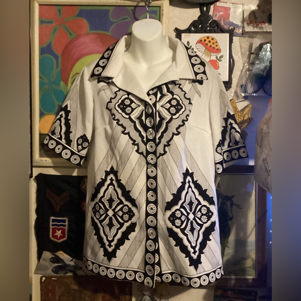 Vintage 70s Black and White Patterned Short Sleeve Shirt